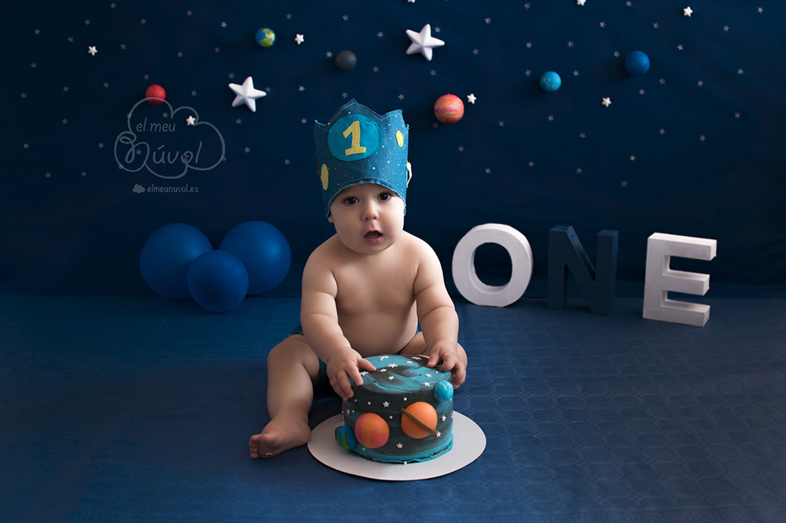 fotografía smash the cake planetas espacio en estudio igualada barcelona el meu núvol fotógrafo newborn bebés infantil00012