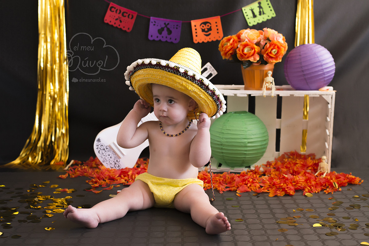 Fotografía de cumpleaños tematica coco en estudio smash the cake el meu núvol fotógrafo infantil igualada00003